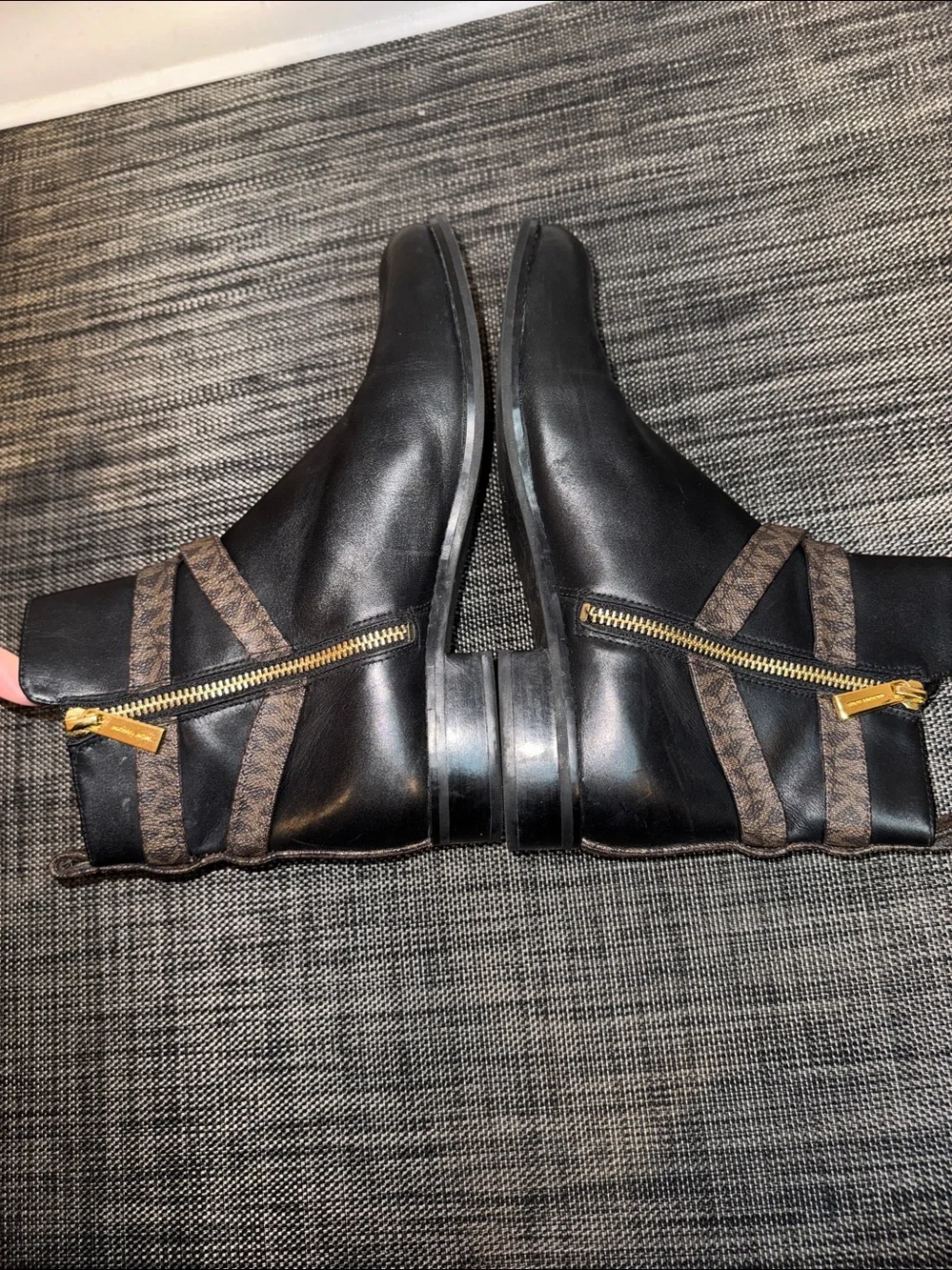 Michael Kors Black/Brown w/Gold Logo Chelsea Booties Sz 7